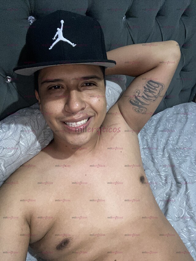 FOTOS DE JOVEN BISEXUAL, DESCOMPLICADO, ARRECHO Y COMPLACIENTE.