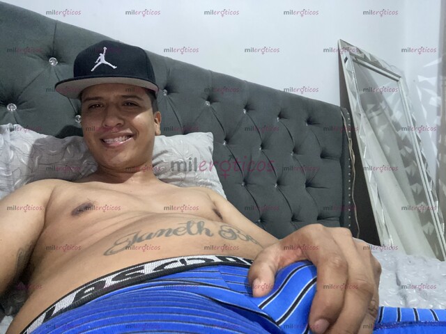 FOTOS DE JOVEN BISEXUAL, DESCOMPLICADO, ARRECHO Y COMPLACIENTE.
