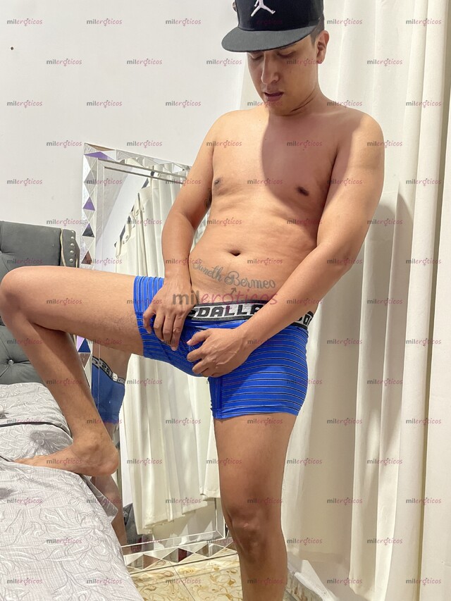 FOTOS DE JOVEN BISEXUAL, DESCOMPLICADO, ARRECHO Y COMPLACIENTE.