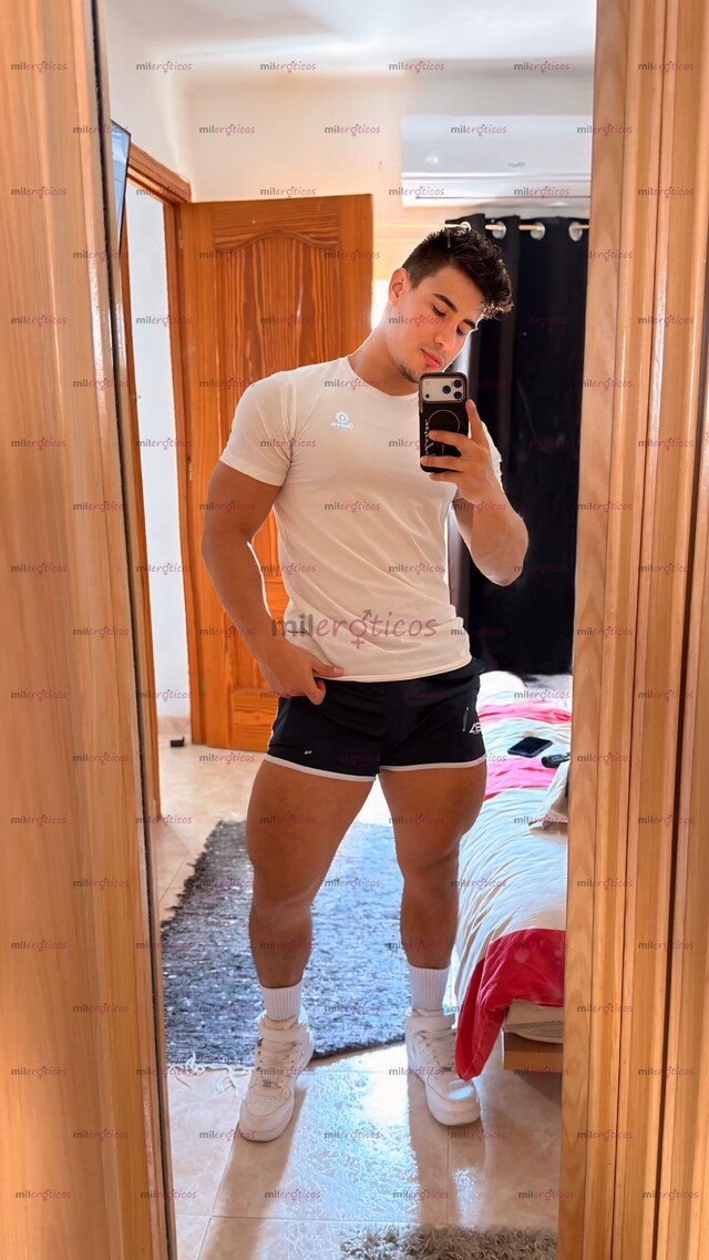 FOTOS DE ATLÉTICO JOVEN DOTADO, DISCRETO Y COMPLACIENTE