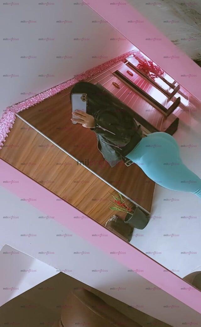 FOTOS DE MASAJISTA COMPLACIENTE BRINDANDO MASAJE ERÓTICO, TÁNTRICO...