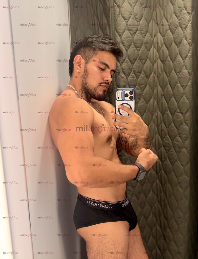FOTOS DE CHACAL TATUADO Y FORNIDO DISPONIBLE PARA TI