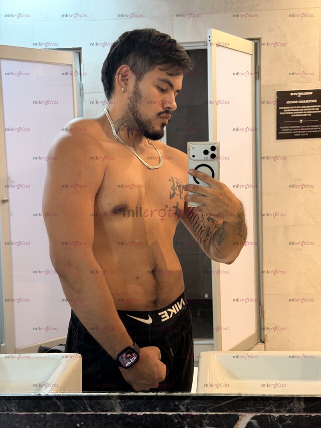 FOTOS DE CHACAL TATUADO Y FORNIDO DISPONIBLE PARA TI