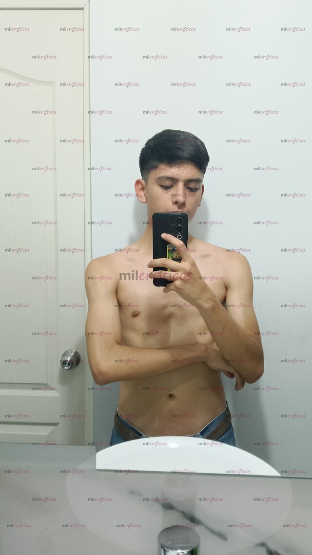 FOTOS DE VERS 23 AÑOS 18CM DISPUESTO A COMPLACER