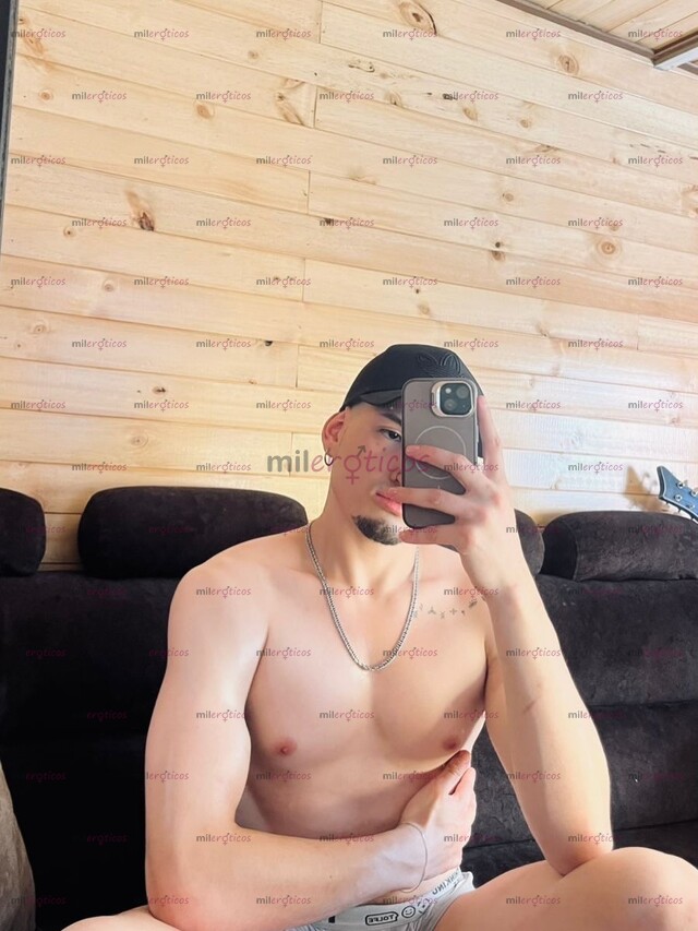 FOTOS DE JOVEN BLANCO VERGON ARRECHO , DISPONIBLE PARA PASARLA RICO