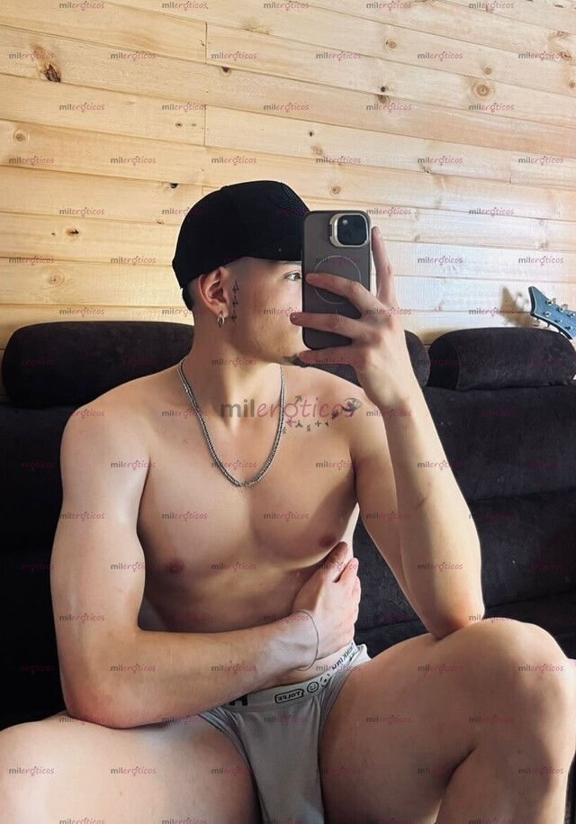 FOTOS DE JOVEN BLANCO VERGON ARRECHO , DISPONIBLE PARA PASARLA RICO