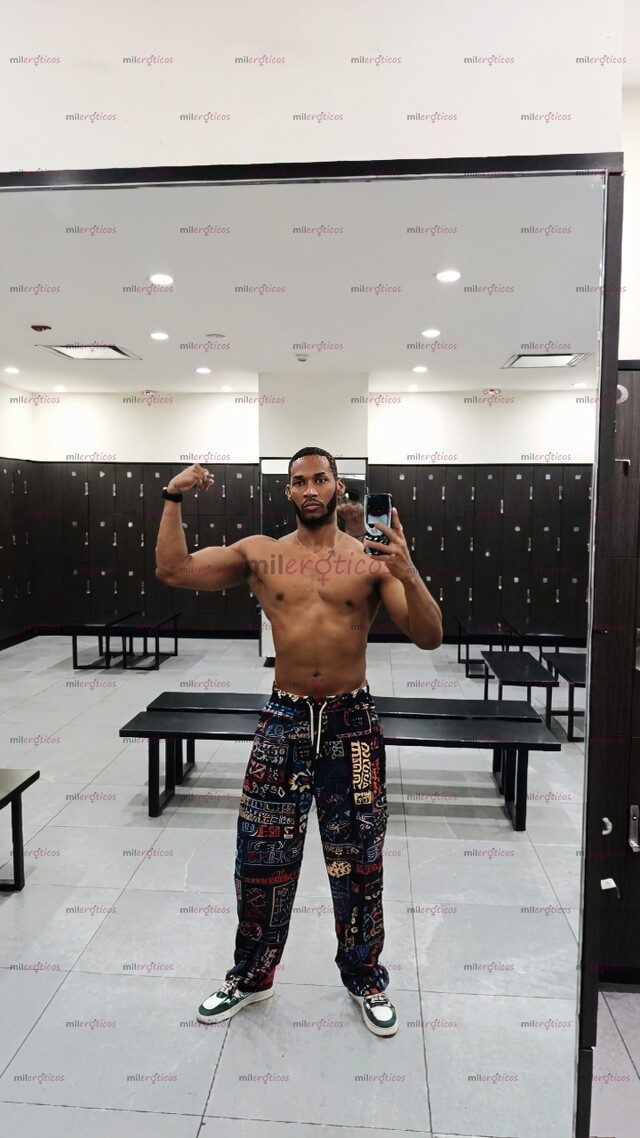 FOTOS DE CUBANO MALCRIADO... CON PITO LECHERO, DOTADO MÁS 22CM CURVA, ESPERANDO POR TI