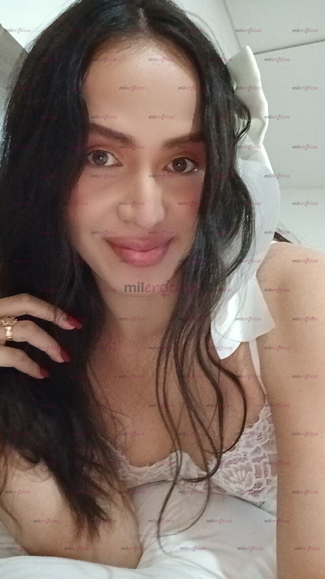 FOTOS DE JOVEN CHICA TRANS COMPLACIENTE CARIÑOSA DISPUESTA A CUMPLIR TUS FANTASÍAS
