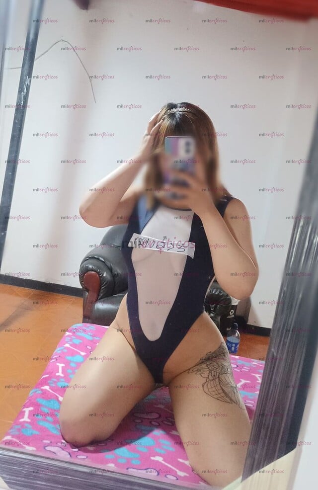 FOTOS DE LINDA BLANQUITA DE PIERNAS SEXYS Y COLA DELICIOSA EN BOSA PARA MÁS PLACER