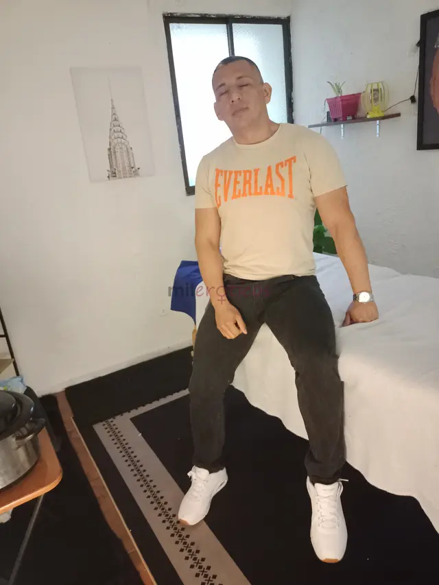 Soy un chico gay joven simpatico y de trato agradable busco ofrecer un momento diferente con buena conversacion confianza y mucha discrecion me caract...