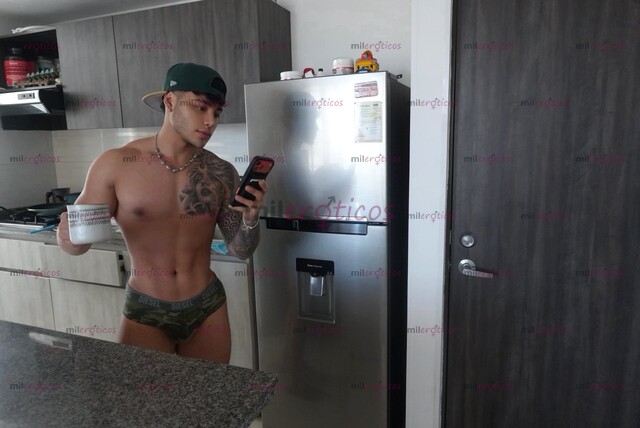 FOTOS DE COLOMBIANO, ATENTO, EDUCADO, VERSÁTIL Y CALIENTE BIEN DOTADO 22CM