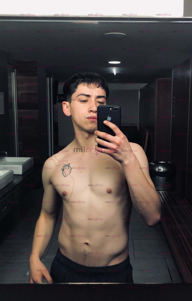 FOTOS DE SCORT GAY VERSATIL, SUPER CALIENTE Y CON BUEN CULO PARA TI
