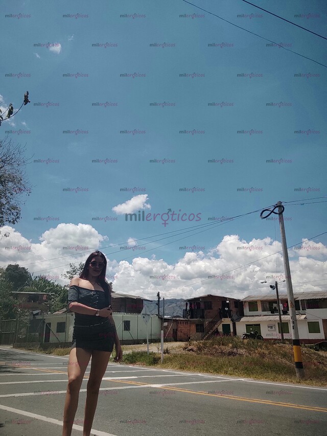 FOTOS DE SOY CHICA DELGADA CALIENTE, VEN, TE HARÉ SOÑAR DE PLACER.