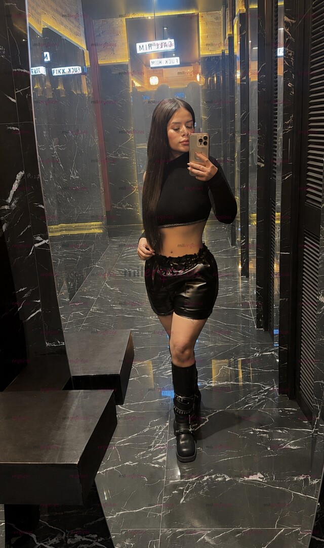 FOTOS DE ARI MILLER VENEZOLANA CHAPARRITA VOLUPTUOSA SÚPER ELEGANTE Y CACHONDA