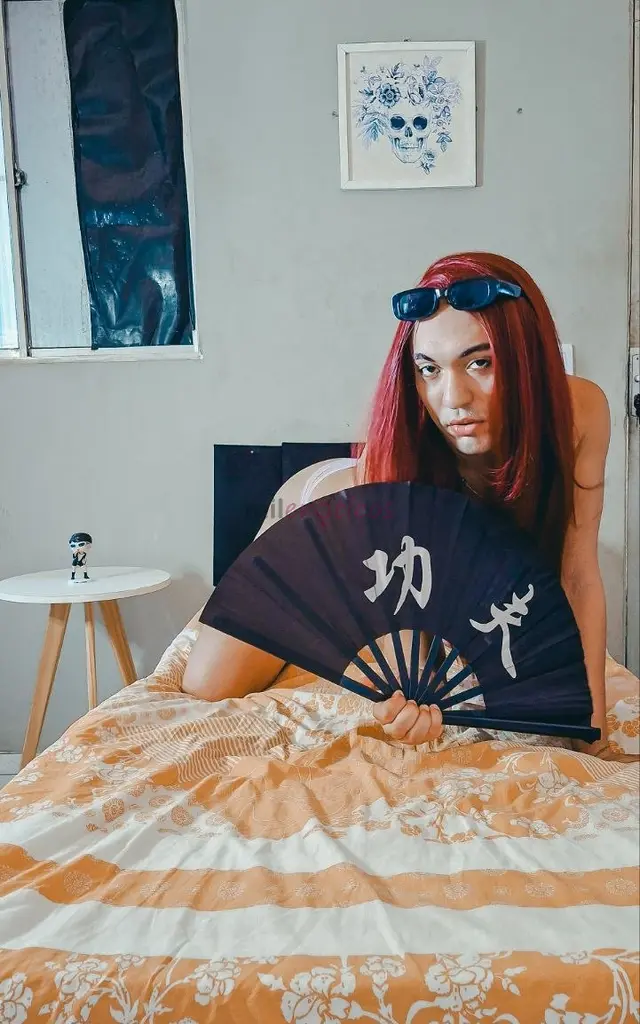 Ola me chamo john tenho vinte e oito anos estou disponivel agora pra satisfazer vc na cama chama ai e vamos se divertir agora realizo todos os seus fe...