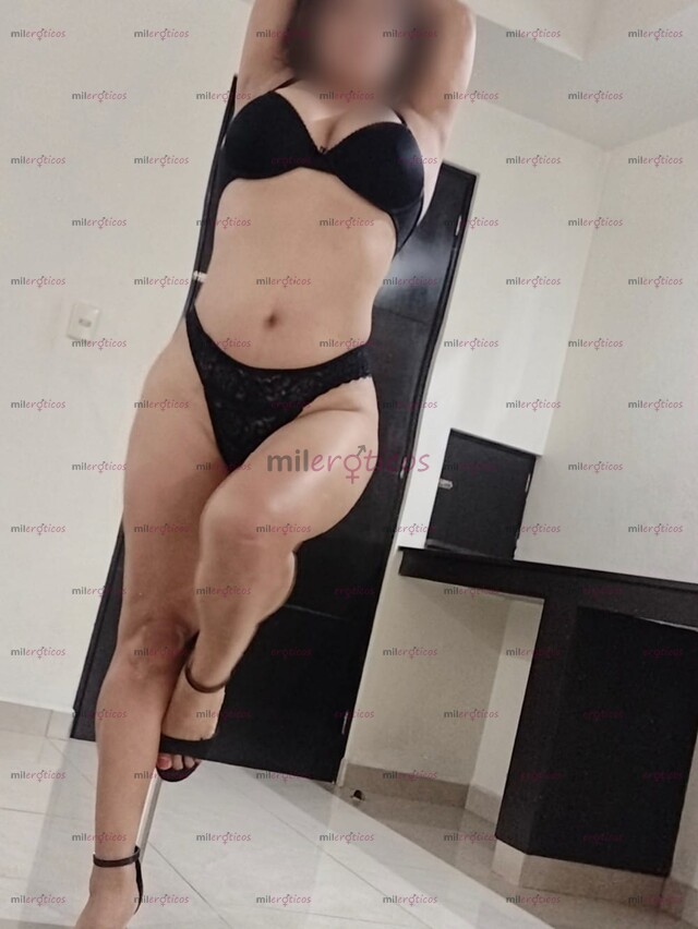 FOTOS DE SOY CAMI... UNA MAMITA MUY CALIENTE CON GANAS DE PASARLA RIQUÍSIMO...