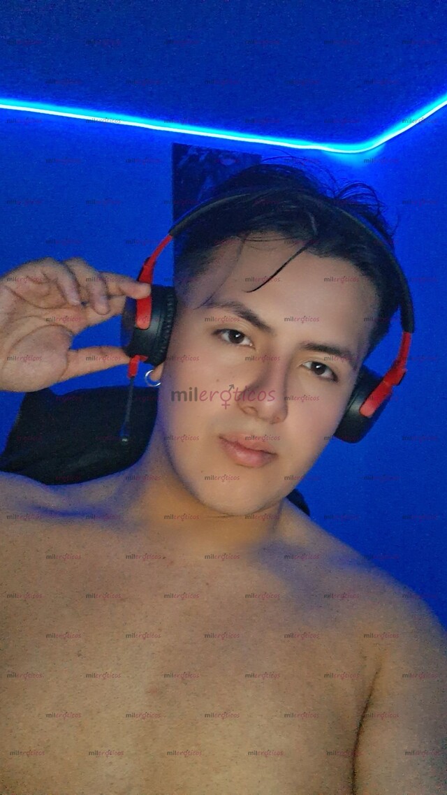 FOTOS DE MUY CALIENTE Y COMPLACIENTE EN LA CAMA Y CON FETICHES INCREIBLES