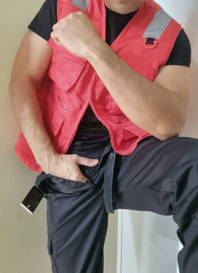 Costeno colombiano activo 100 soy joven guapo fornido varonil serio guapo pene curvo solo soy activo 100 te lamo el culo te penetro varias posturas y...