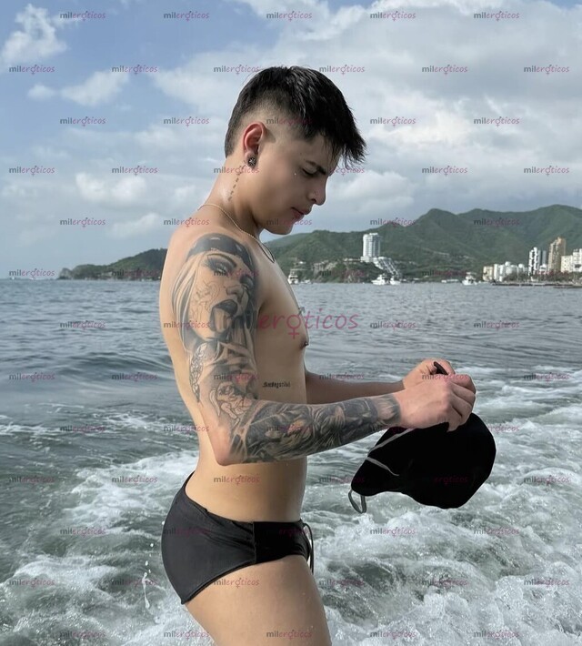 FOTOS DE CHICO MUY SENSUAL CUERPO ESBELTO TATUADO