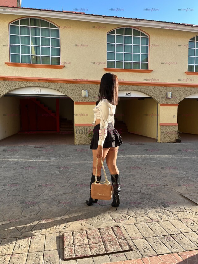 FOTOS DE MUÑEQUITA CON TETITAS DE HORMONA, NALGAS PARADITAS, Y UNA VERGA EXQUISITA