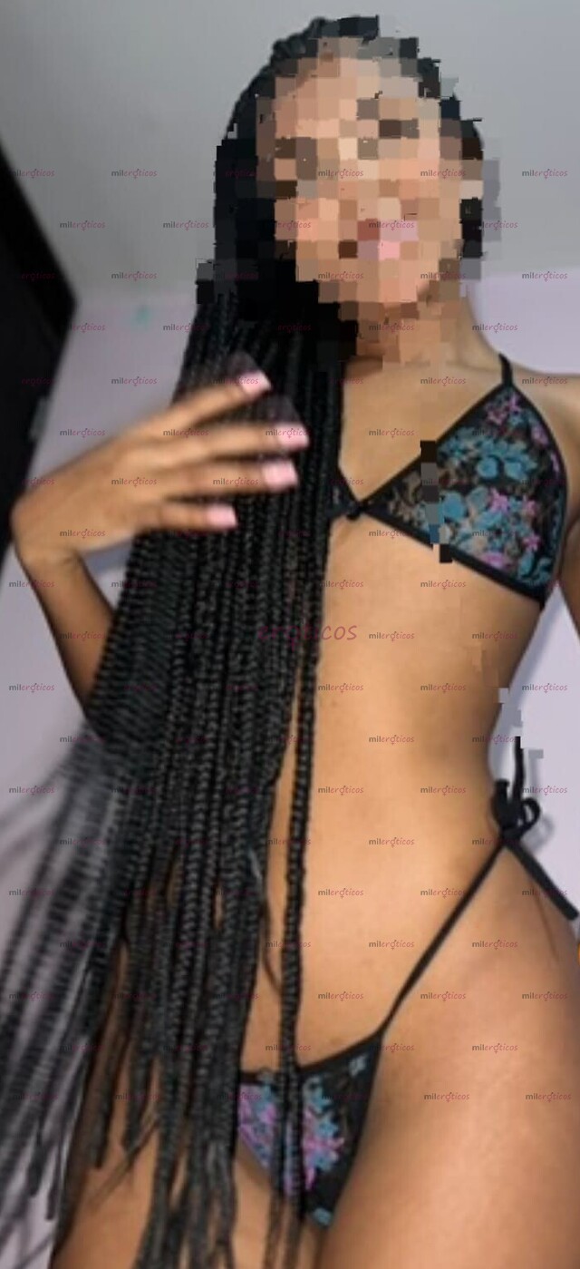 FOTOS DE SOY UNA MORENA LINDA, FLACA, ALTA, CON CURVAS MARCADAS, CABELLO RIZADO HERMOSO.