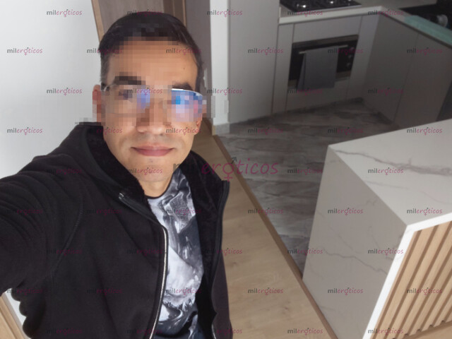 FOTOS DE HOMBRE SERIO, VARONIL Y RESERVADO. DISPUESTO A SACARTE LA LECHE