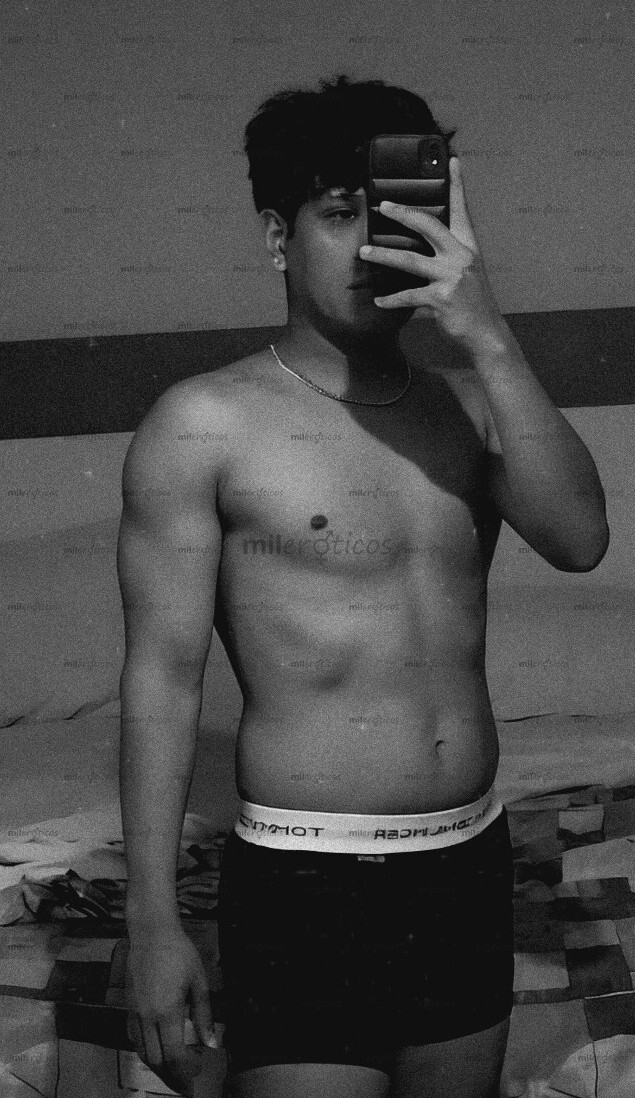 FOTOS DE JOVEN VARONIL DISCRETO Y CACHONDO LISTO PARA COMPLACERTE