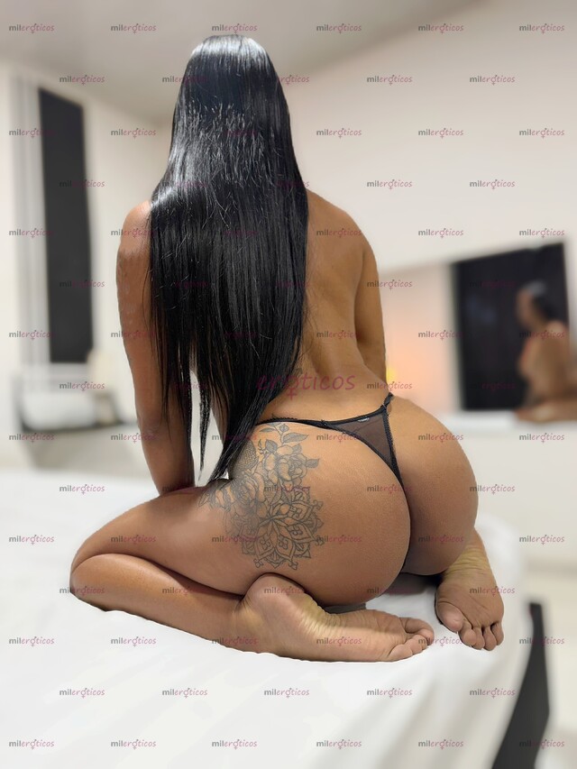FOTOS DE ESPERANZA SEXY Y ENCANTADORA MORENA CON RICAS TETAS OPERADAS CON SITIO