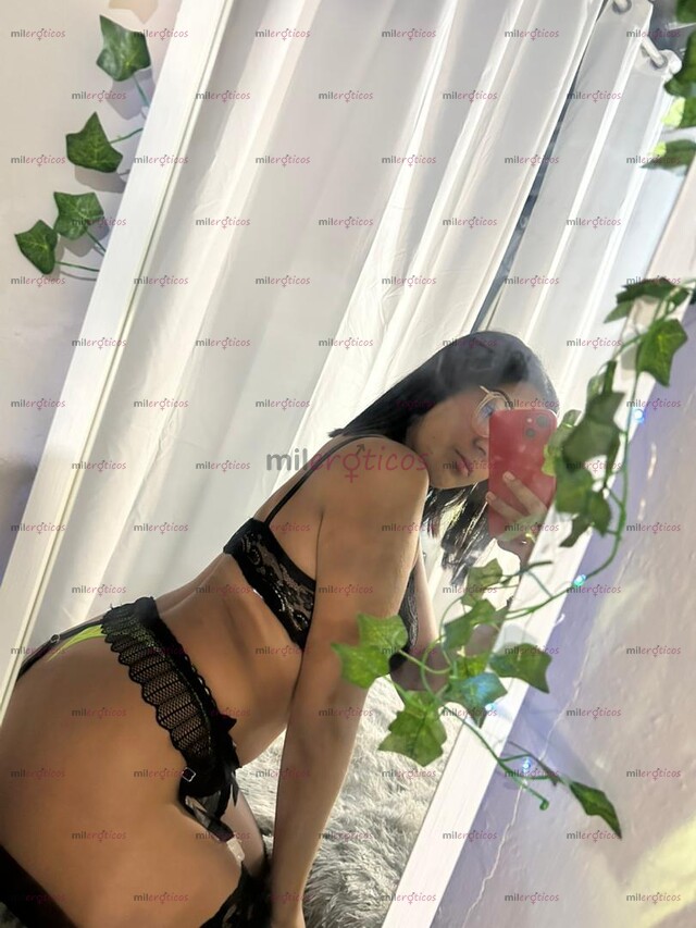 FOTOS DE HERMOSA FLACA RADIANTE CON RICURA ARDIENTE PIEL CANELA EXTROVERTIDA Y MUY JUGUET