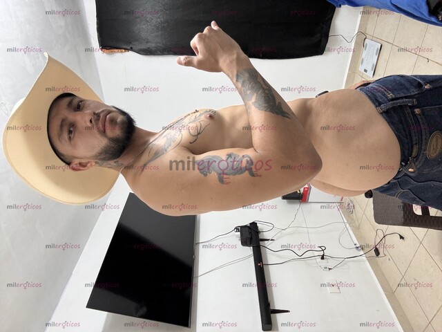 FOTOS DE VATO DE SOMBRERO.. VERGA DURA CON 19 CM DE PLACER