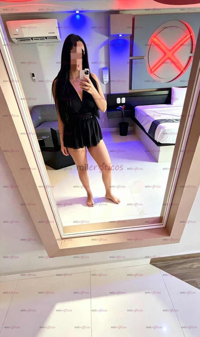FOTOS DE LADY SUPER HOT, HERMOSA DELGADA COMPLACIENTE TODA PARA TI PAPI .