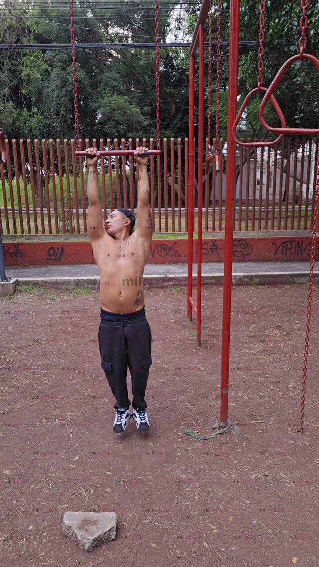 FOTOS DE TE MASTURBAS PENSANDO EN AGARRARTE UN CHACAL DE LAS BARRAS? ESCRIBE ACA
