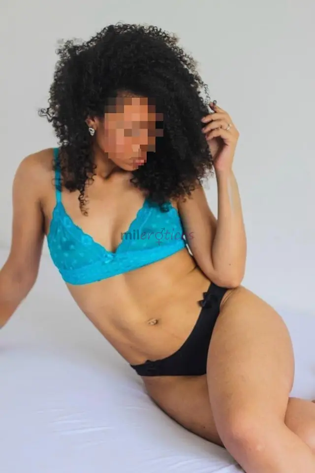 Sejam bem vindos o meu nome e cecilia sou uma acompanhante mulata gostosa de corpo malhado com uma boca de veludo faco estilo namoradinha educada e di...