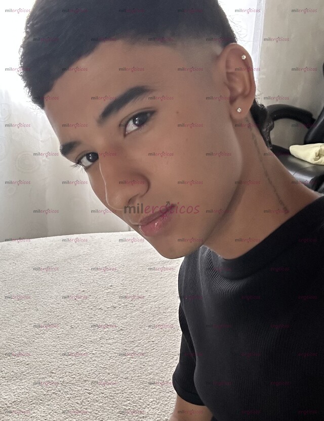 FOTOS DE JOVEN DE 18 AÑOS, EN MEDELLÍN, SOLO HOMBRES ACTIVOS