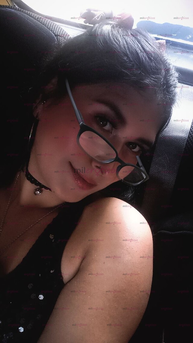 FOTOS DE PRECIOSA UNIVERSITARIA DE PASO POR LA MESA , ÚNICA OPORTUNIDAD