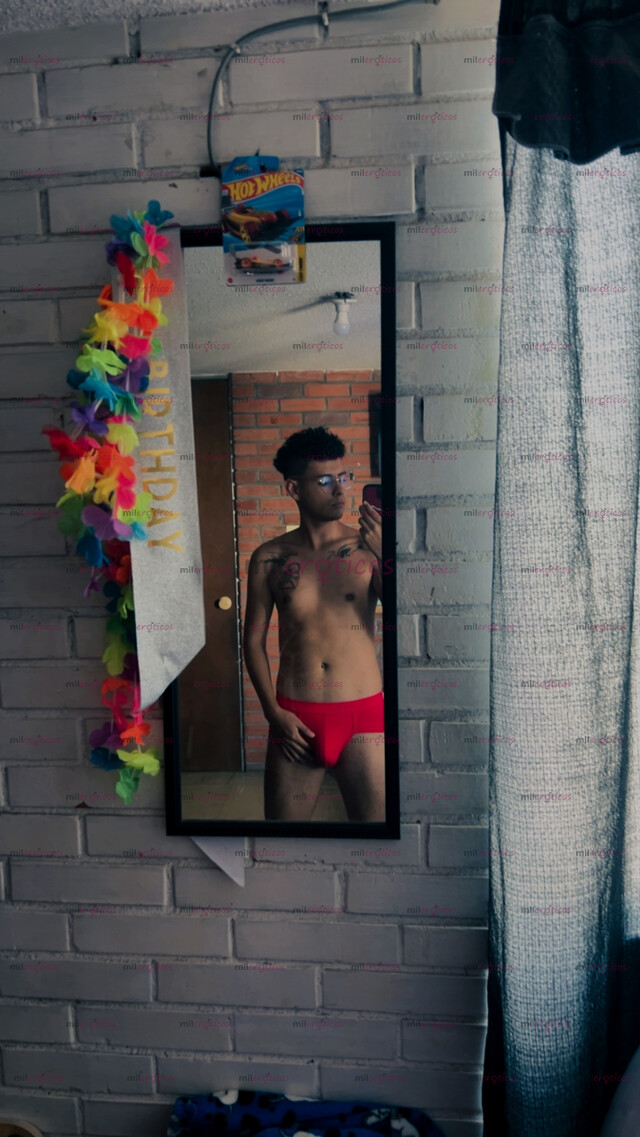 FOTOS DE ANGEL BON TWINK ABIERTO A NUEVAS EXPERIENCIAS Y A TODO TIPO DE FANTASÍAS