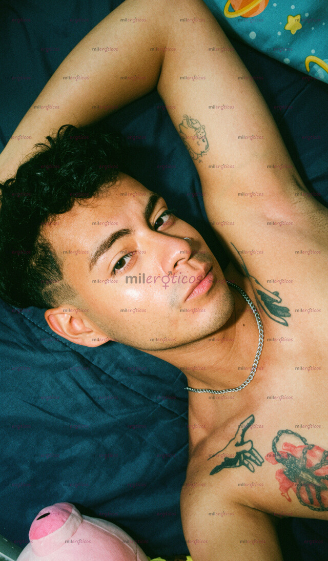 FOTOS DE ANGEL BON TWINK ABIERTO A NUEVAS EXPERIENCIAS Y A TODO TIPO DE FANTASÍAS