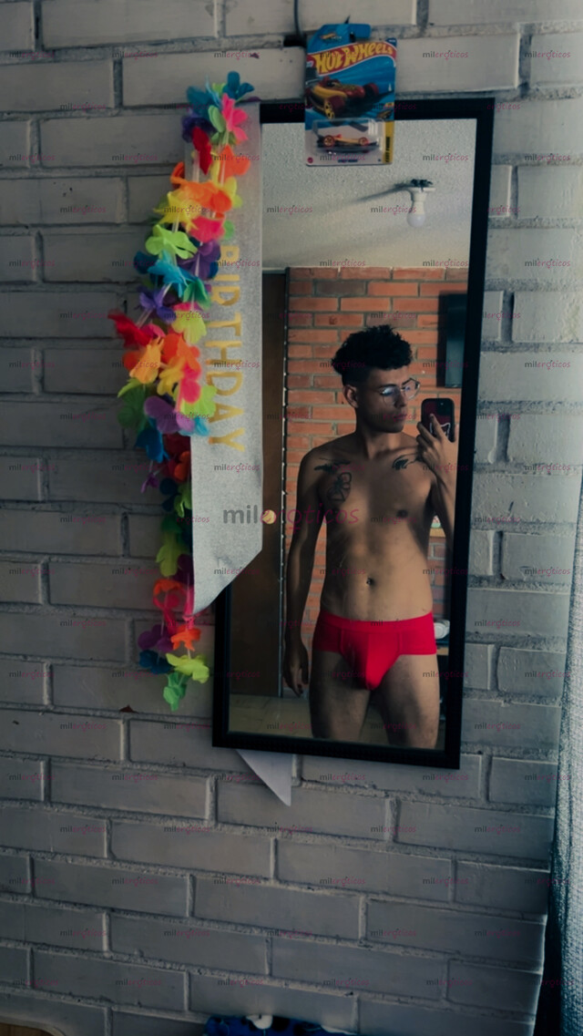 FOTOS DE ANGEL BON TWINK ABIERTO A NUEVAS EXPERIENCIAS Y A TODO TIPO DE FANTASÍAS