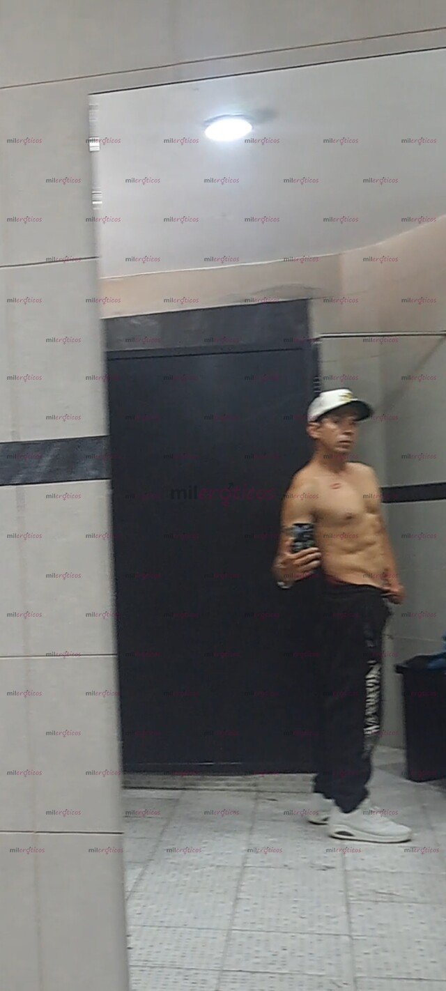 FOTOS DE BIEN DOTADO , CUERPO ATLETICO, CON GRAN ENEGIA SEXUAL.