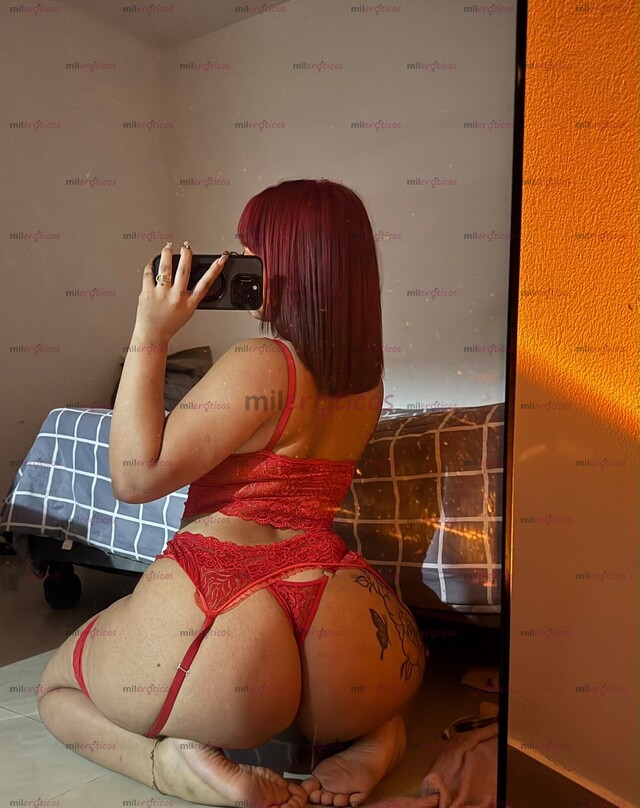FOTOS DE AINOAH, MODELO CURVILÍNEA DE CABELLO ROJO, CAPRI VIP