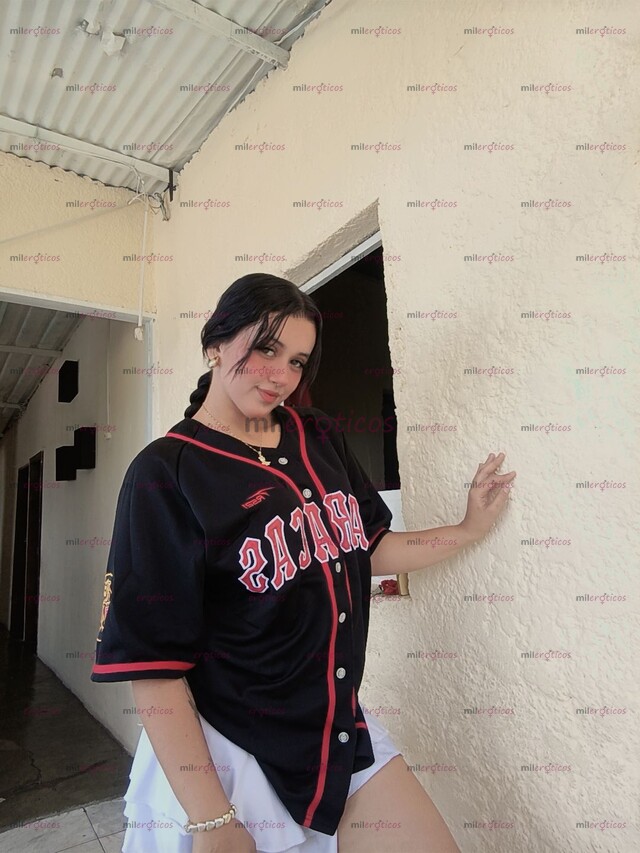 FOTOS DE CONTENIDO BASTANTE HUMEDO, CHICA DE 18 AÑITOS CON REGALITOS