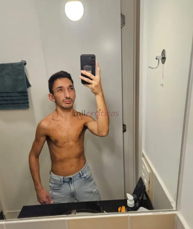 Vinicius pablo 1 58 m 50 kg 38 21 cm atendimento discreto e profissional local confortavel e privativoa experiencia que ofereco e exclusiva para homen...