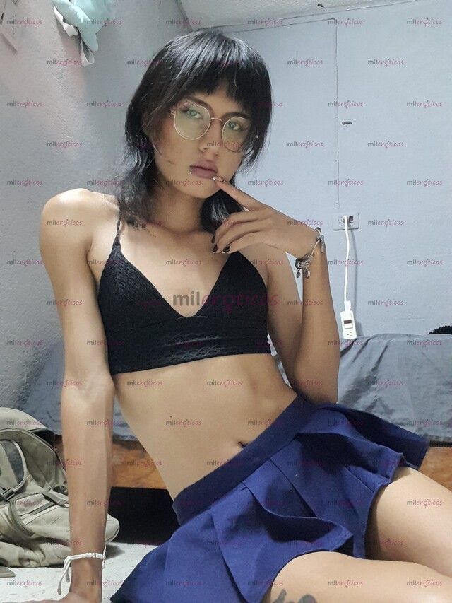 FOTOS DE DELGADA, BRONCEADA Y COMPLACIENTE LISTA PARA TI