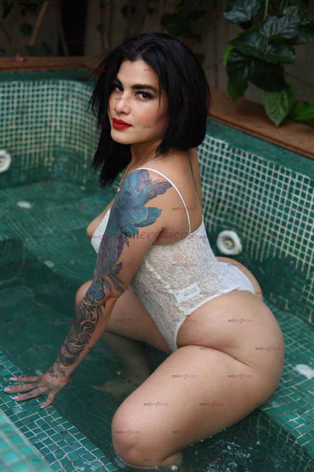 FOTOS DE TAYLOR, CULO ENORME Y TETAS GRANDES CINTURA PEQUEÑA TIERNA
