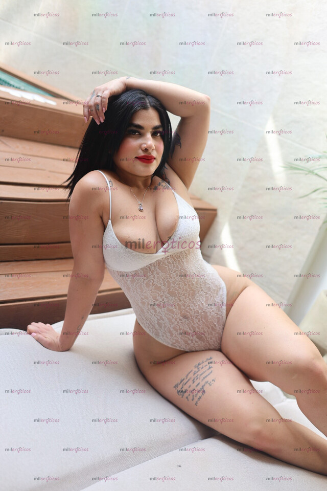 FOTOS DE TAYLOR, CULO ENORME Y TETAS GRANDES CINTURA PEQUEÑA TIERNA