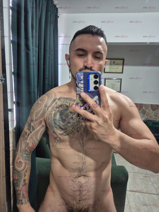FOTOS DE UN MACHO ACTIVO. FETICHISTA Y DOMINANTE.