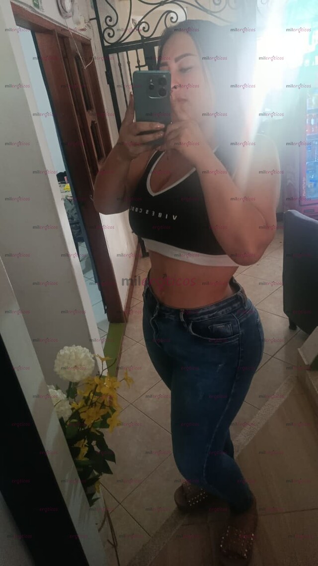 FOTOS DE UNA CHICA COMPLETAMENTE CALIENTE Y ESTROVERTIDA