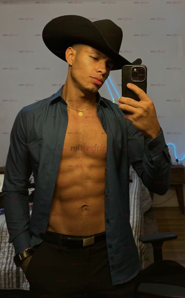 FOTOS DE ACOMPAÑANTE MASCULINO DE ALTO NIVEL,ELEGANCIA Y DISCRECIÓN.