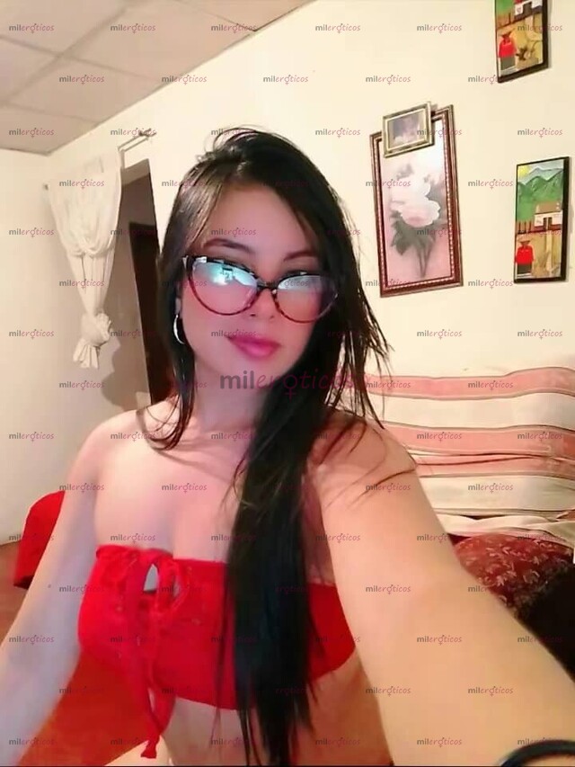 FOTOS DE MUJER FLACA Y DELGADA CON VAGINA ROSADA Y APRETADA