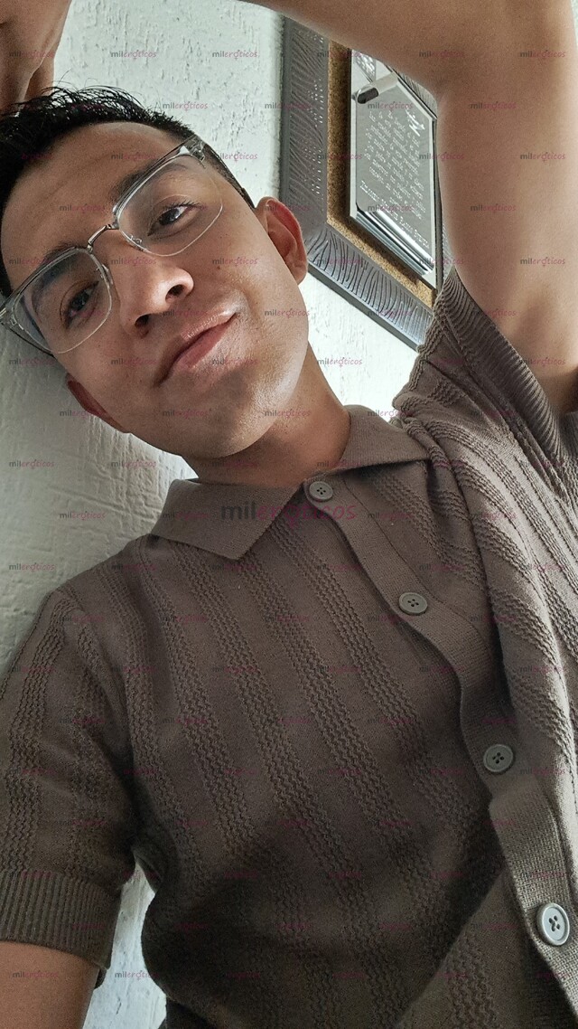 FOTOS DE VEN Y COMETE MI CULITO! SOY TONY 25 AÑOS, GRACIAS POR ENTRAR A MI PERFIL.